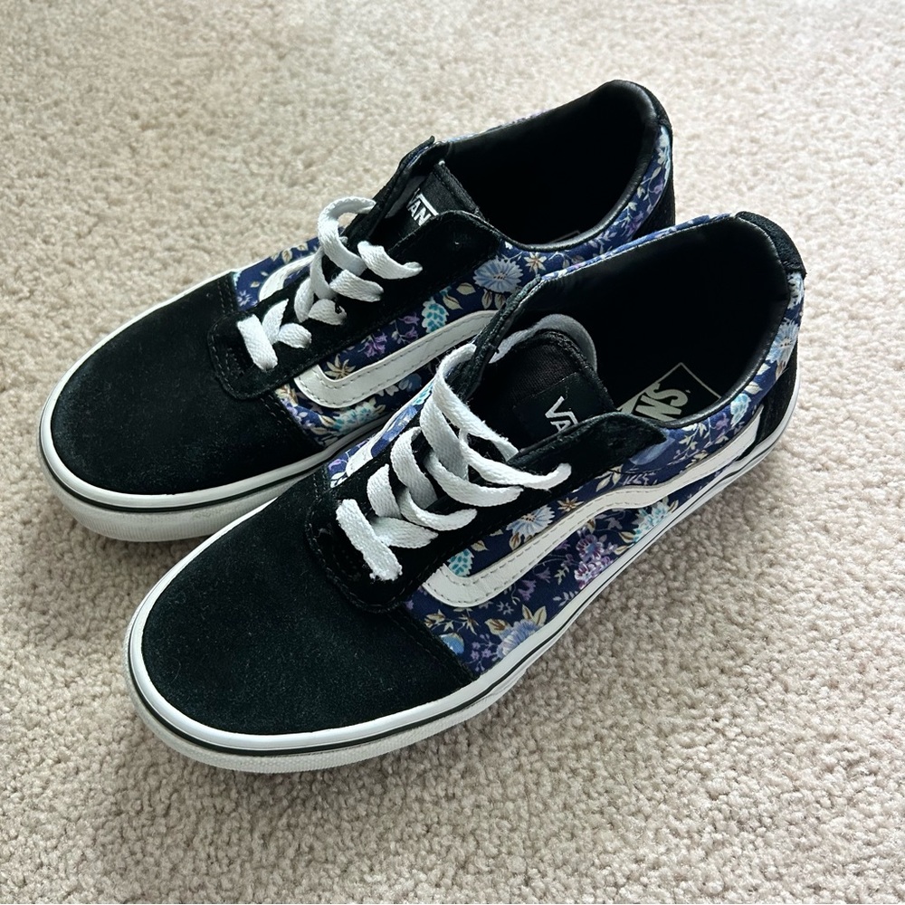 Youth Girls Size 4 VANS Ward Floral Black/Purple Low Skate Shoes Sneakers